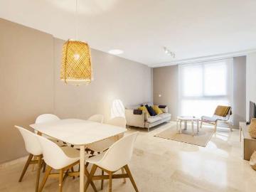 Apartamento de 3 dormitorios en alquiler en Patraix, Valencia