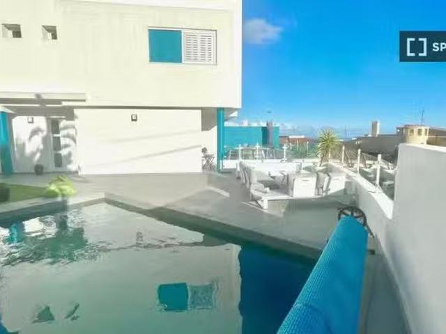 Apartamento de 3 dormitorios en alquiler en Santa Cruz de Tene.