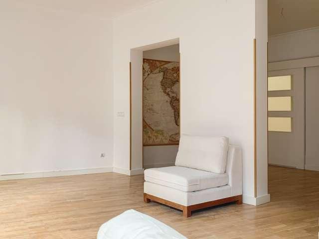 Apartamento de 3 dormitorios en alquiler en Sol, Madrid