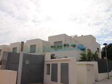 Apartamento de 3 dormitorios en alquiler en Torrevieja, Alicante