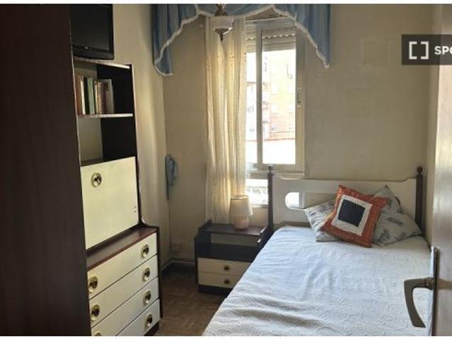 Apartamento de 3 dormitorios en alquiler en Ventas, Madrid