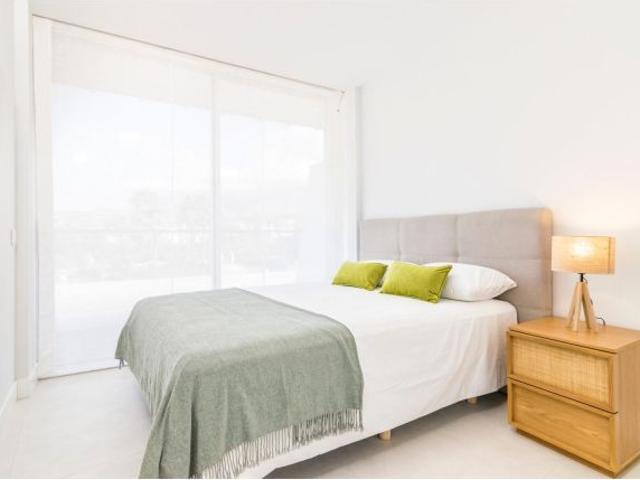 Apartamento de 3 dormitorios primera linea de playa Estepona