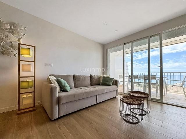 Apartamento de 3 dormitorios recién renovado Primera línea. 90m² Calpe Calp