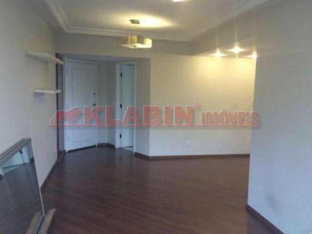 Apartamento de 3 Dormitórios sendo 1 Suíte com 3 Vagas de Garagem + Depósito