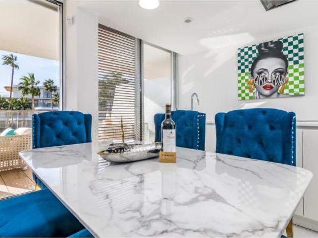 Apartamento de 3 dormitorios vistas mar Estepona