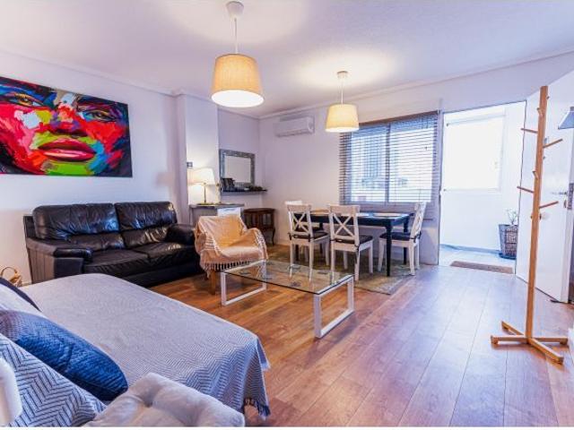 Apartamento de 3 dormitorios 2 baños, garaje, se alquila por temporadas en Torrevieja playa del Cura