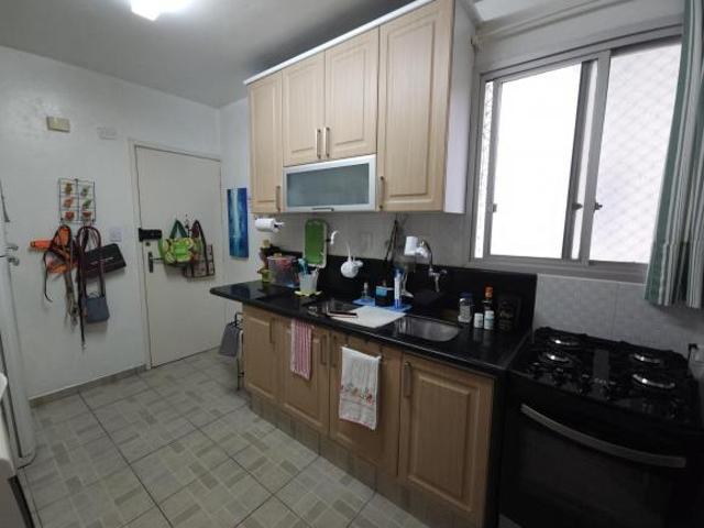Apartamento de 3 Dorms. com 2 Suítes + Dependência Alphaville