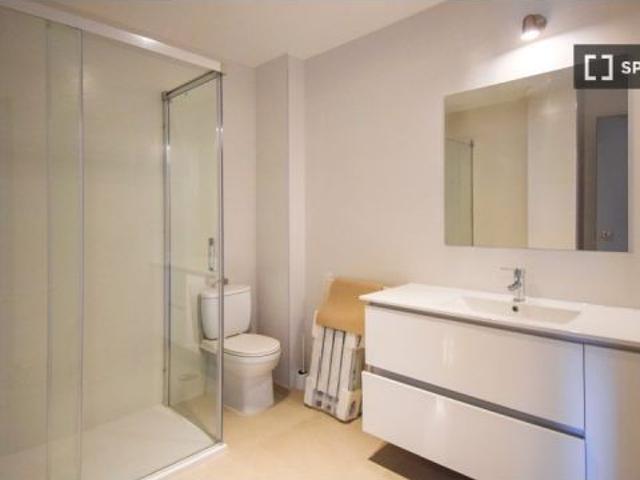 Apartamento de 3 habitaciones en alquiler en Ciudad Universitaria, gastos incluidos
