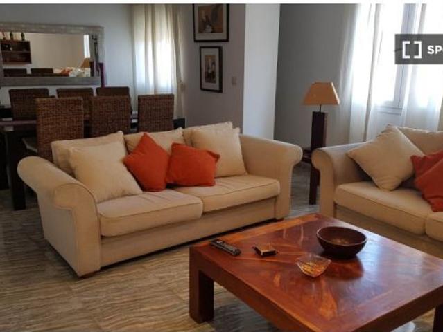 Apartamento de 3 habitaciones en alquiler en Dénia, gastos incluidos, se admiten parejas