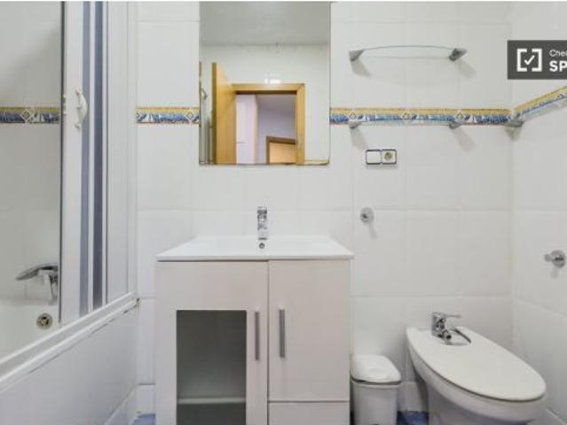 Apartamento de 3 habitaciones en alquiler en El Poble Sec, se admiten parejas