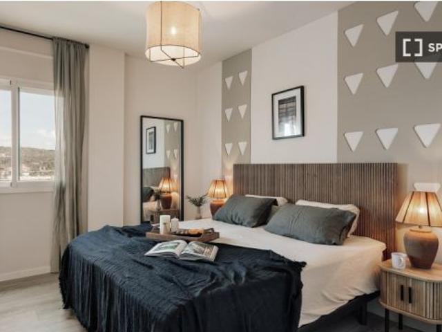 Apartamento de 3 habitaciones en alquiler en Hostafrancs, ideal para profesionales