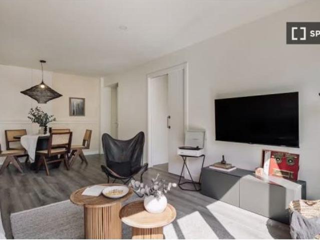 Apartamento de 3 habitaciones en alquiler en Les Corts, solo para profesionales