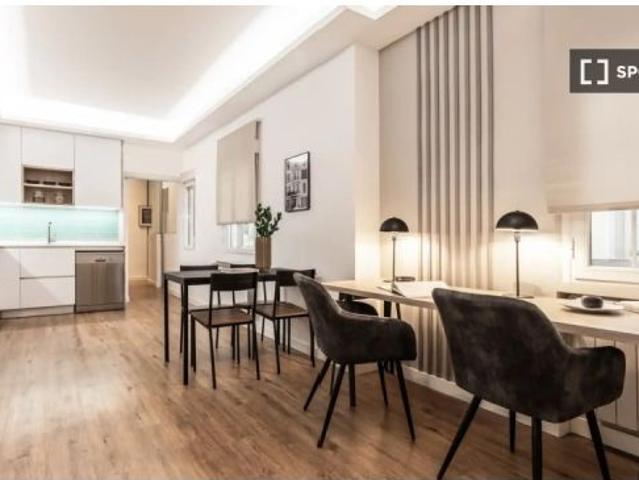 Apartamento de 3 habitaciones en alquiler en Pacífico, se admiten mascotas, solo para profesionales