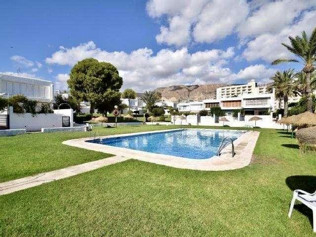 Apartamento de 3 habitaciones en alquiler en Roquetas de Mar