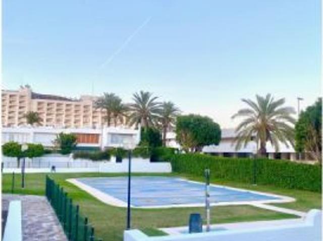 Apartamento de 3 habitaciones en alquiler en Roquetas de Mar, todos los gastos incluidos