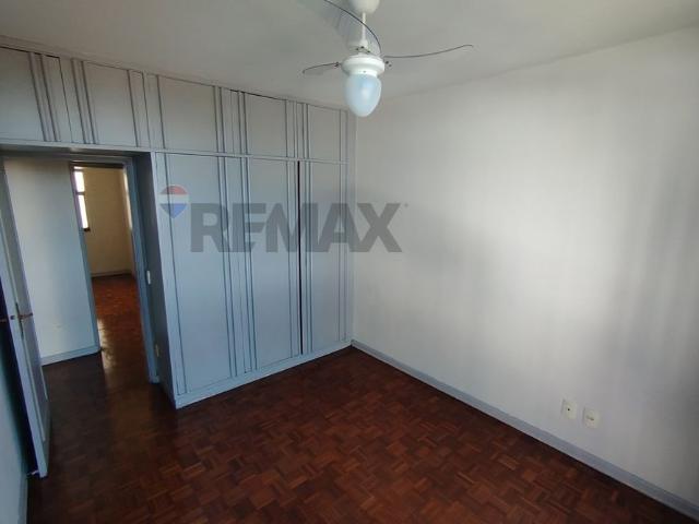 Apartamento de 3 quartos, 3 banheiros, 1 suite e 1 vaga de garagem com aproximadamente 130m² para locação na Praia do Canto