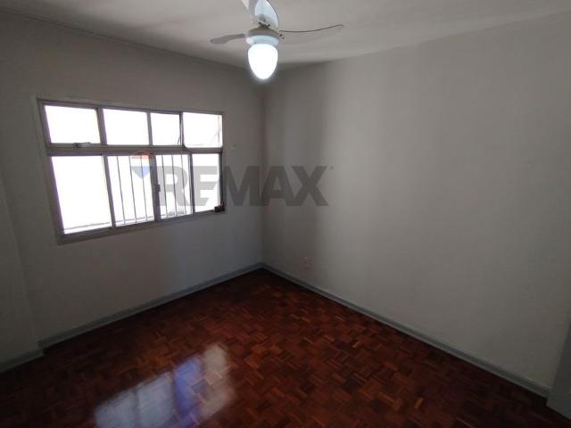 Apartamento de 3 quartos, 3 banheiros, 1 suite e 1 vaga de garagem com aproximadamente 130m² para locação na Praia do Canto