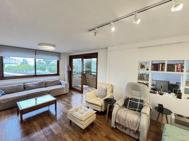 Apartamento de 3 quartos, 2 suítes, 1 americana e 2 vagas no bairro Farroupilha