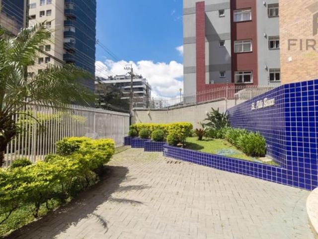 Apartamento de 3 Quartos com Suíte e Churrasqueira no Água Verde