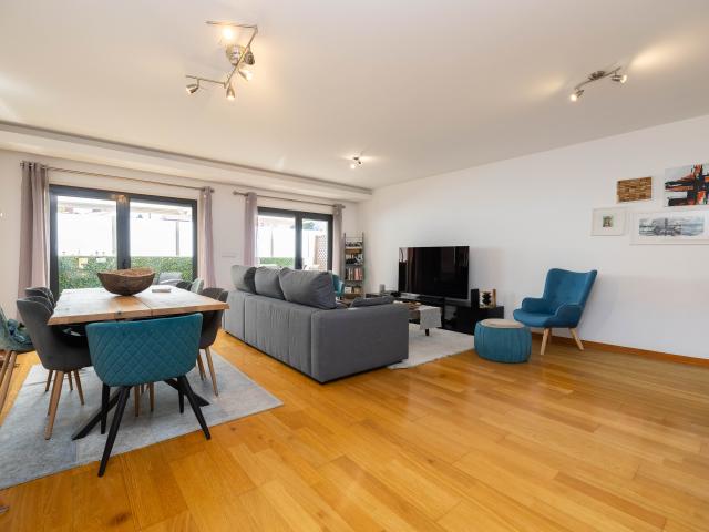 Apartamento de 3 quartos com terraço e piscina em Queijas