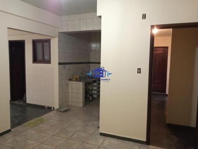 APARTAMENTO DE 3 QUARTOS, SENDO UMA SUÍTE. VAGA DE GARAGEM COBERTA