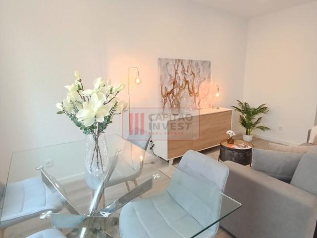 Apartamento de T3 totalmente remodelado com 35m² de sala, no centro de Benfica, Lisboa