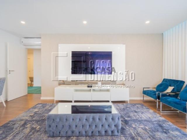 Apartamento de tipologia T2 com Terraço na Serra de Carnaxide, como NOVO!