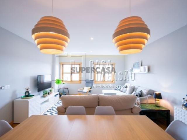 Apartamento de tipologia T2 na Serra de Carnaxide, como NOVO!