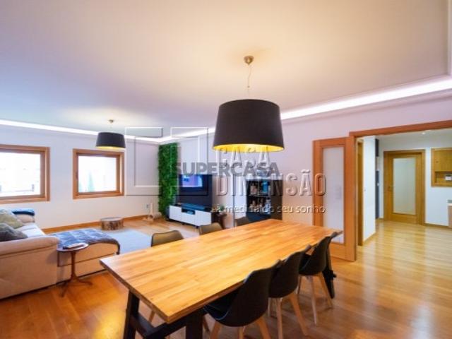 Apartamento de tipologia T2 na Serra de Carnaxide, como NOVO!