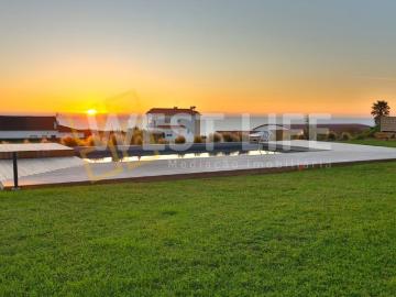 Apartamento de tipologia T3, com jardim privativo, terraço. 124m² Ericeira