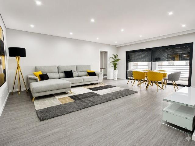 Apartamento de tipologia T3 com piscina em Olhão 137m² Olhão