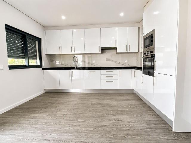 Apartamento de tipologia T3 com piscina em Olhão 137m² Olhão