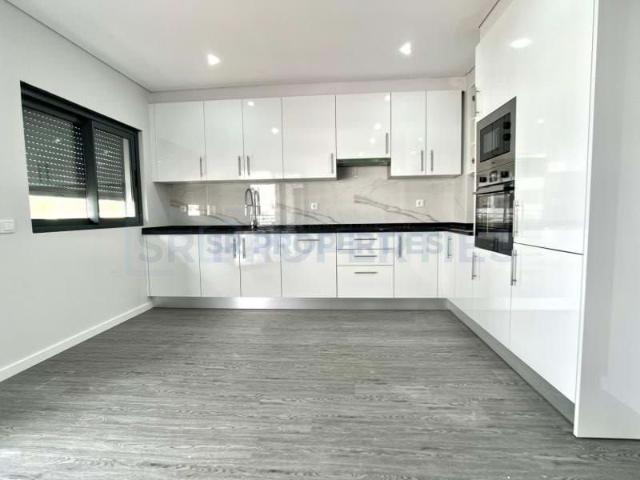 Apartamento de tipologia T3 com piscina em Olhão 137m² Olhão