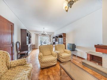 Apartamento de três quartos, jardim, garagem dupla e sótão separado, S. Vitor