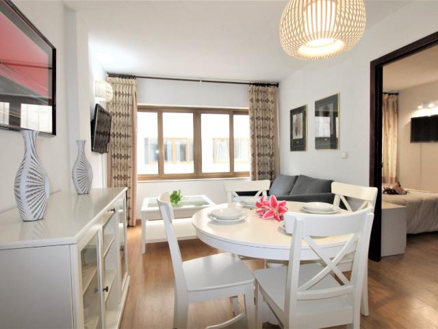 Apartamento de un dormitorio junto a la plaza del ayuntamiento