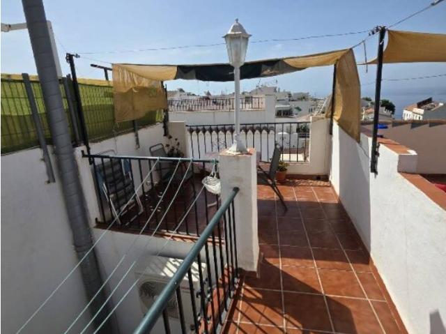 Apartamento de alquiler en Nerja Maro con 2 dormitorios y solárium privado
