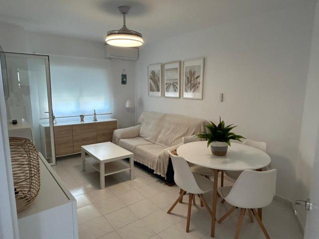 Apartamento de Alquiler en Primera Línea de Playa, Mezquitilla