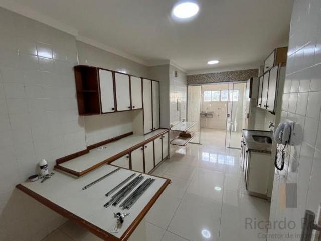 Apartamento de alto padrão à venda no Centro de Itajubá MG: 3 quartos, 2 suítes, 1 sala, 3 banheiros