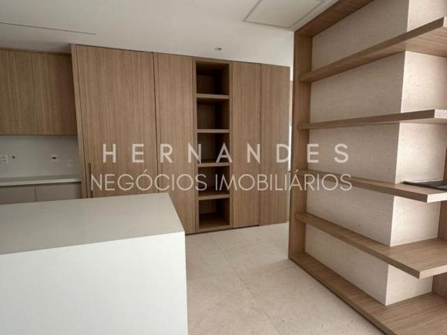 Apartamento de Alto padrão à venda com 3 suítes e 4 vagas de garagem em Alphaville