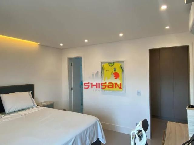 Apartamento de alto padrão, andar alto, todo mobiliado com muito bom gosto! Venha Conhecer!