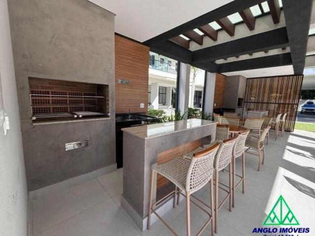 Apartamento de Alto Padrão com 03 Suítes a 70 Metros da Praia da Enseada –