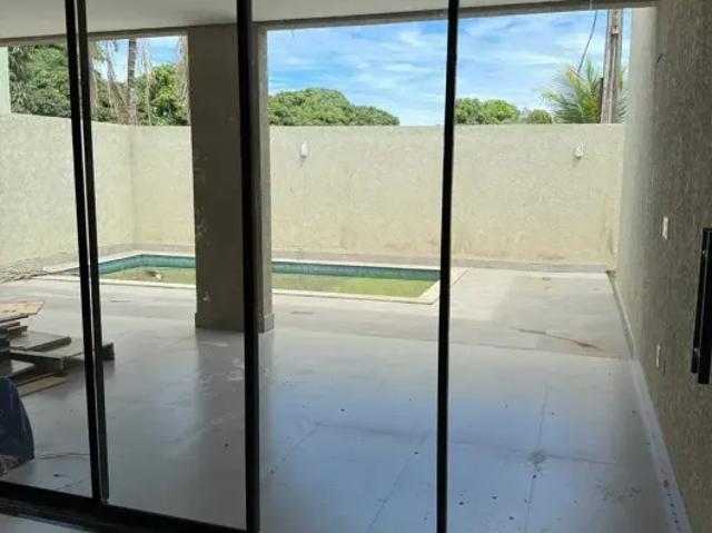Casa Moderna para Aluguel em Condomínio Fechado com Piscina Privativa e Pé Direito Duplo