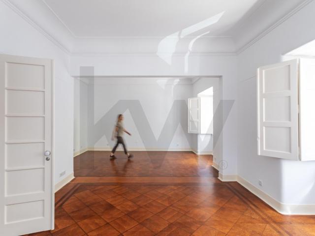 Apartamento de Charme com Amplo Logradouro | Santo António | Lisboa