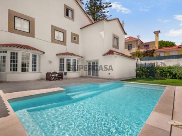 APARTAMENTO DE CHARME COM JARDIM E PISCINA NO CENTRO DO ESTORIL