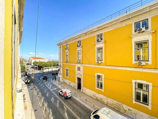 Apartamento de charme num edificio Pombalibina em zona histórica de Lisboa