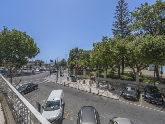 Apartamento de Charme T4+1 com Vista Jardim em Algés