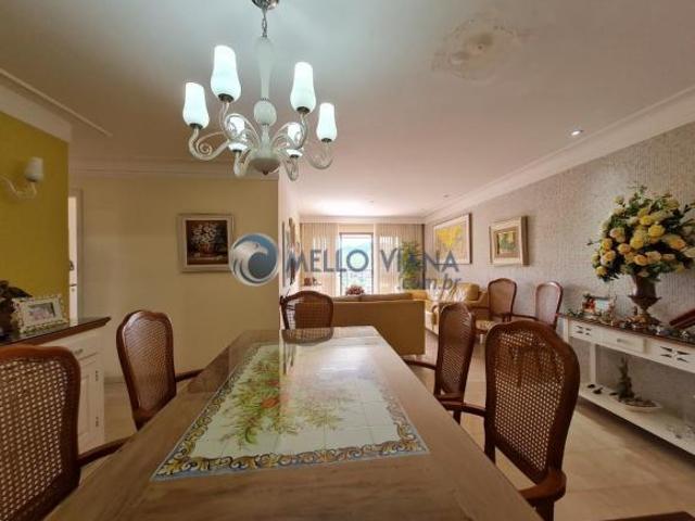 Apartamento de cobertura duplex finamente decorado no centro nobre de São Lourenço MG