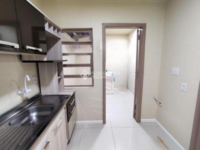 Apartamento de dois dormitórios com vaga de garagem coberta no Centro de Novo Hamburgo
