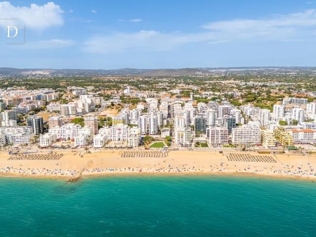 Apartamento de dois quartos com casa de banho privada, varan. 74m² Quarteira