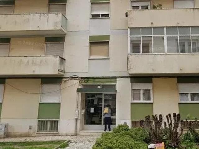 Apartamento T0+2 em Cacém com Vista para a Cidade
